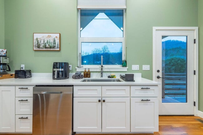 962 Riceville Rd unit ID1363924P, Asheville, NC 28805 - photo 7