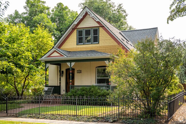 Even smaller Old Town homes can be quite stylish.