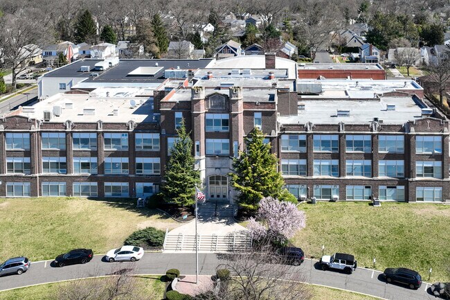 Haddon Heights JR & SR High School has a 13-1 student teacher ratio.