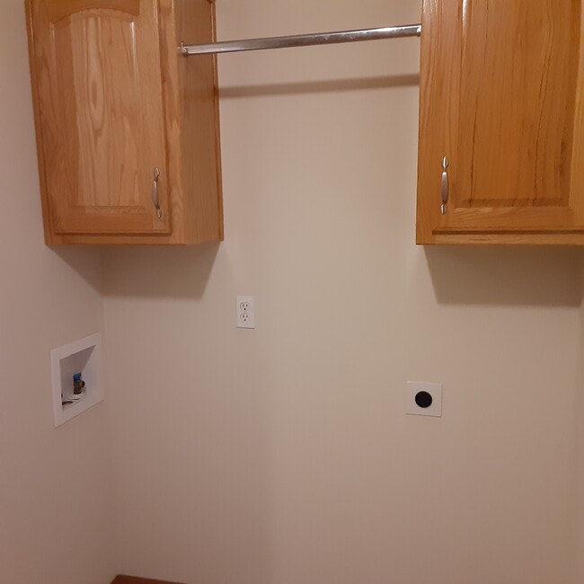 4475 W Nicholas St, Springfield, MO 65802 - photo 2