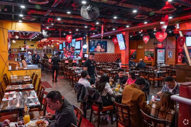 For late night family friendly eats in Bayway, Noches De Columbia is a fantastic place to visit.