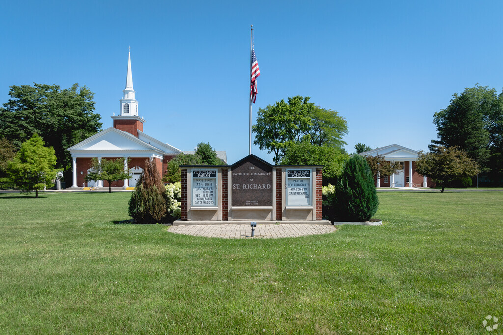 St. Richard School welcomes you.