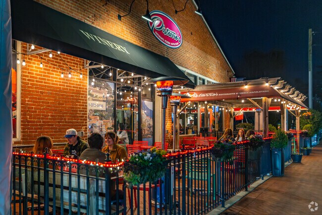 Pistarro's in the premiere location for wine and pasta near Carrollton.