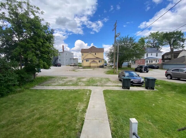 708 N Alameda Ave, Muncie, IN 47303 - photo 2