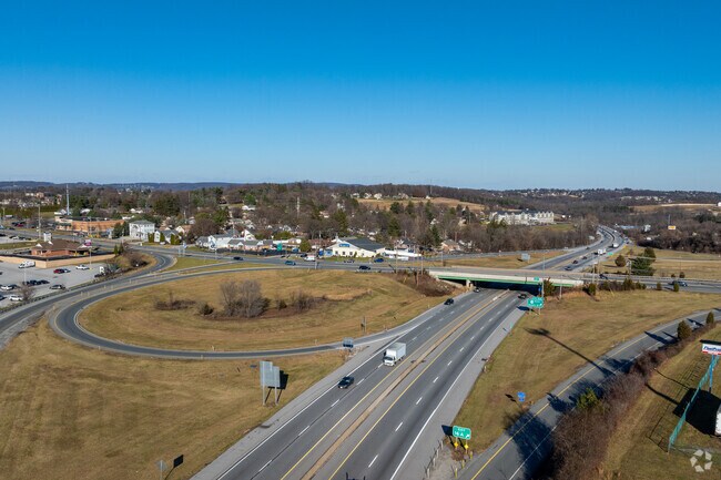 Tyler Run-Queens Gate is just minutes from I-83, making it an easy location for commuters.