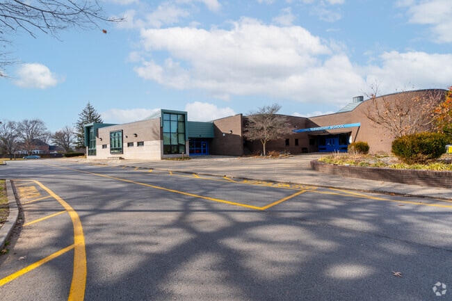 Niche ranks Lowe Elementary School with a B+, designating it as above average.