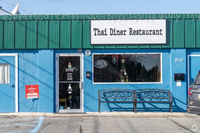 The food at Thai Diner in Stiles receives excellent reviews from locals.
