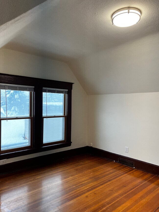 329 N Sherman Ave unit 3, Madison, WI 53704 - photo 3