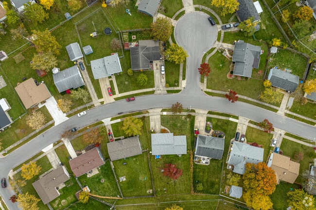 Summit Ridge contains houses with good lot sizes, some along cul-de-sacs.