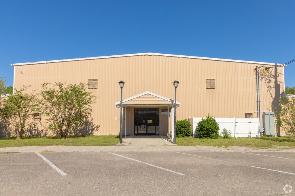 Temple Christian Academy provides education in the neighborhood of 
Cedar Hills.