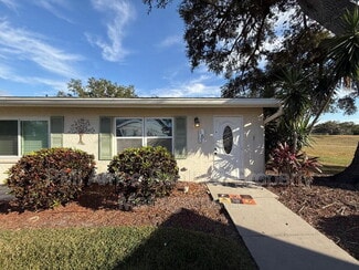 2202 Clubhouse Dr, Sun City Center, FL 33573