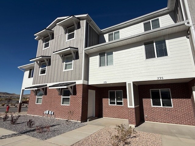 231 N Halford Ave, Santaquin, UT 84655 - photo 1