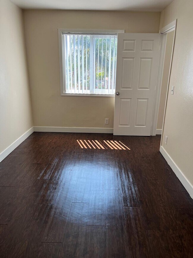 808 W Anaheim St, Wilmington, CA 90744 - photo 2