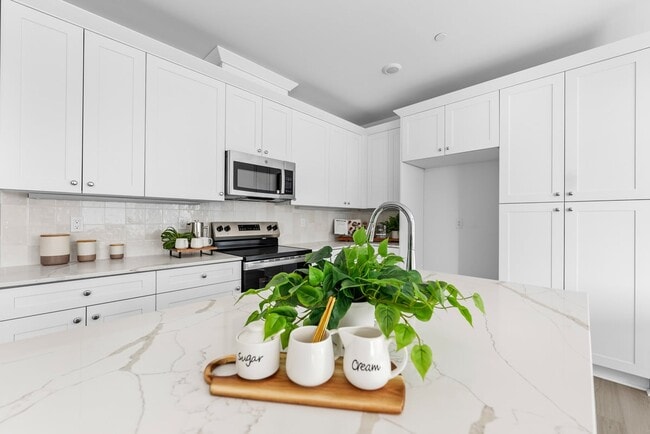 9423 1/2 Sepulveda Blvd unit 6, North Hills, CA 91343 - photo 4