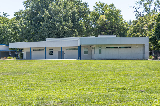 Chico Junior High School  serves students in grades 6-8.