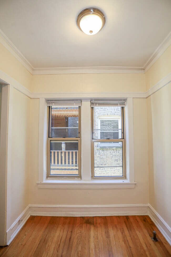 1365 W Greenleaf Ave unit 2D, Chicago, IL 60626 - photo 2