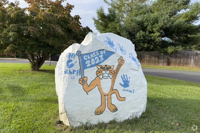 Students add to the artwork at Aldie Elementary School.