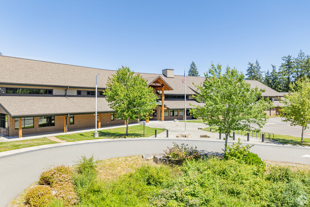 With an overall Niche.com score of B-. Hawk Elementary at Jackson Park students are good to go.