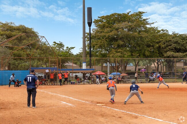 Miami Lakes Park, a few minutes' drive from Sierra, hosts baseball tournaments.