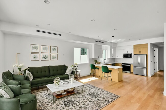 5024 Cahuenga Blvd, North Hollywood, CA 91601 - photo 2