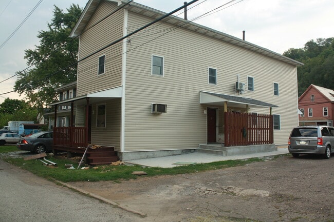 526 Rail Rd.