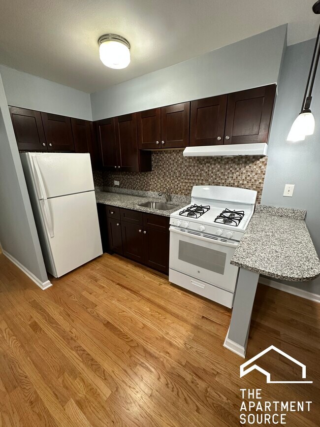 8504 Waukegan Rd unit 10, Morton Grove, IL 60053 - photo 3