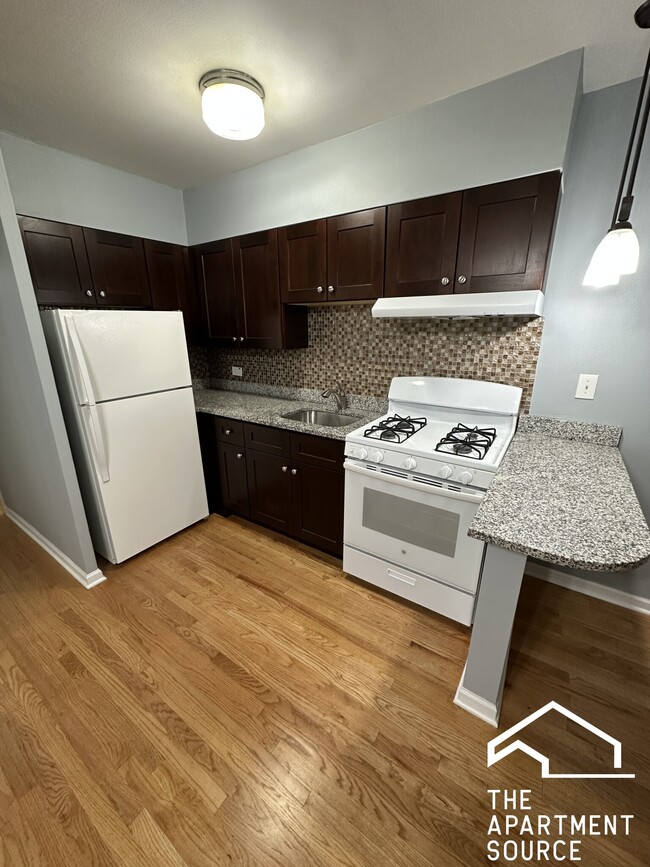 8504 Waukegan Rd unit 14, Morton Grove, IL 60053 - photo 3