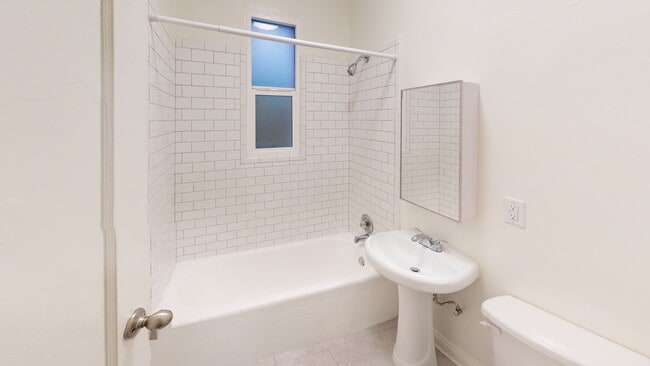 La Chandelle Apts...Charming building...Renovated Apartments Available...Hardwood Floors!, Los Angeles, CA 90020 - photo 4