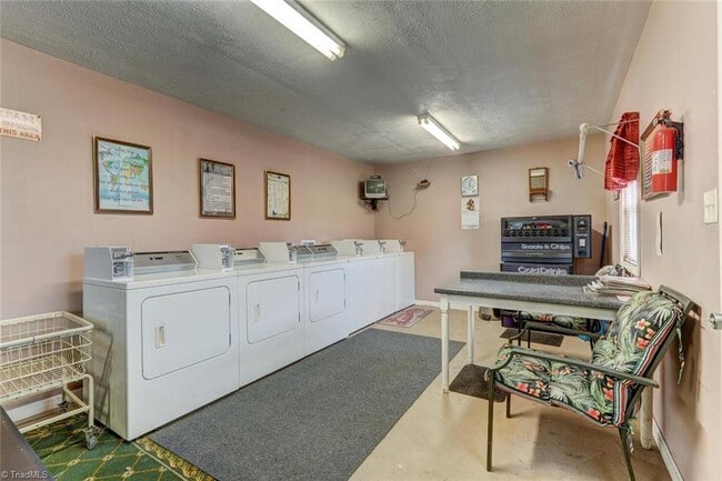 5219 Nc Highway 700 unit 7, Eden, NC 27288 - photo 3