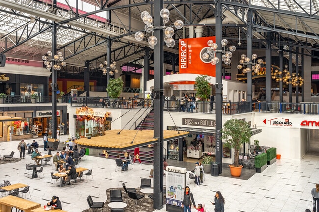 Easton Town Center located a mile away from Parkview has more than 50 restaurants.