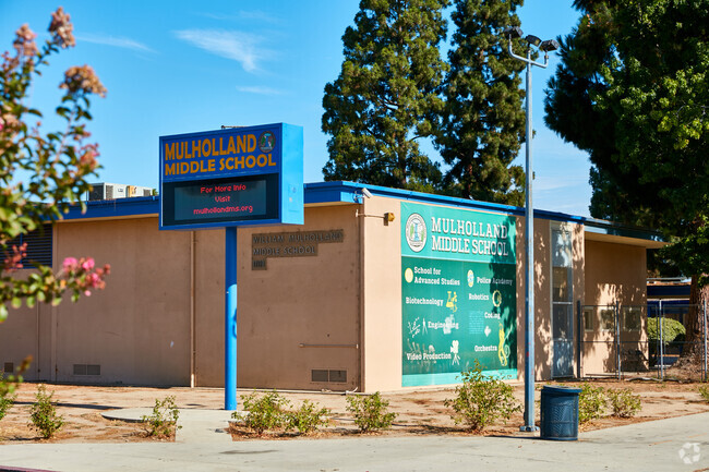 William Mulholland Middle is a dual language school in Lake Balboa, CA.