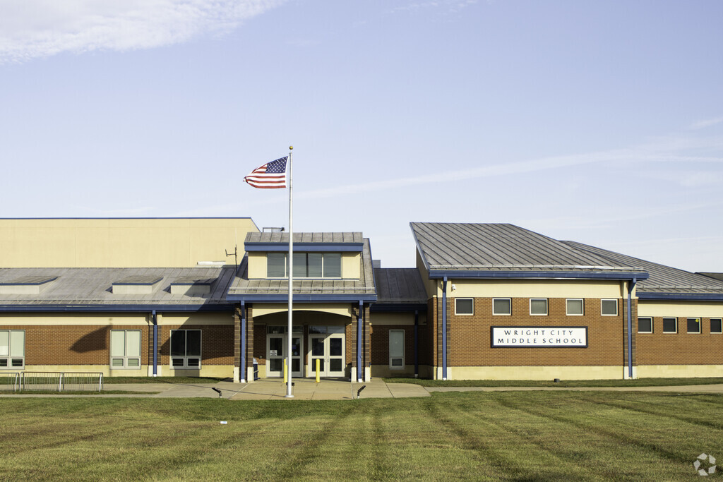 Wright City Middle School provides education in the neighborhood of 
Warren County.