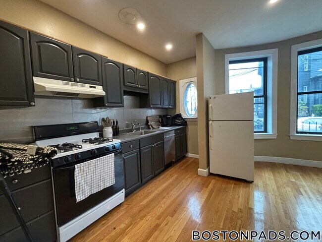 17 Highgate St unit 1, Allston, MA 02134 - photo 6