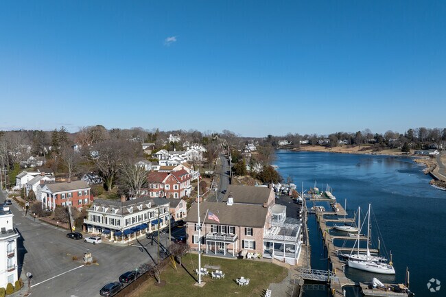 Shopping and dining near the yacht club in Southport.