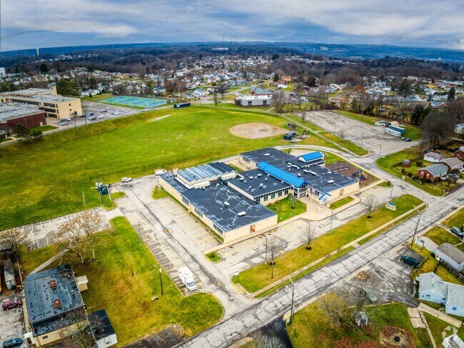 Margaret Ross Elementary is a public K-4 school with a B rating from Niche.