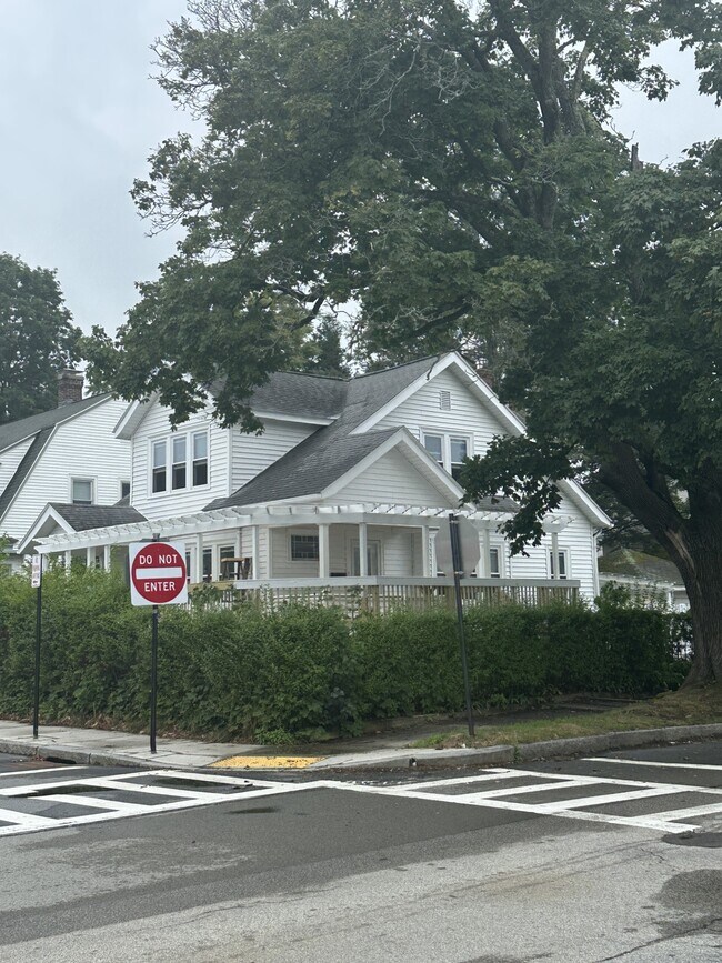 25 Institute Rd, Worcester, MA 01609