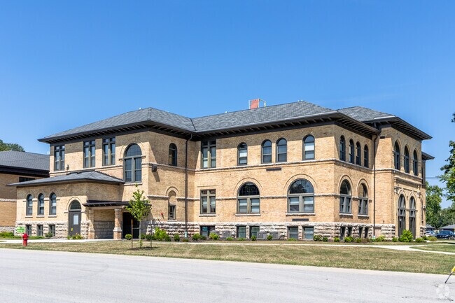 Smith Elementary School offers plenty of AP and Honors courses.