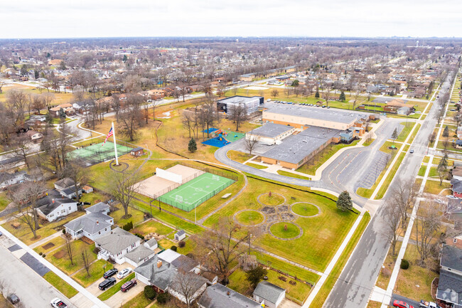 Elsie Wadsworth Elementary School is located next to Cheever Park.
