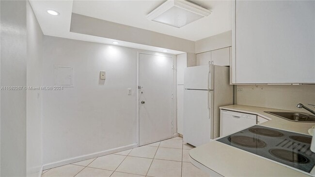 Oceanside Plaza unit 14T, Miami Beach, FL 33140 - photo 4
