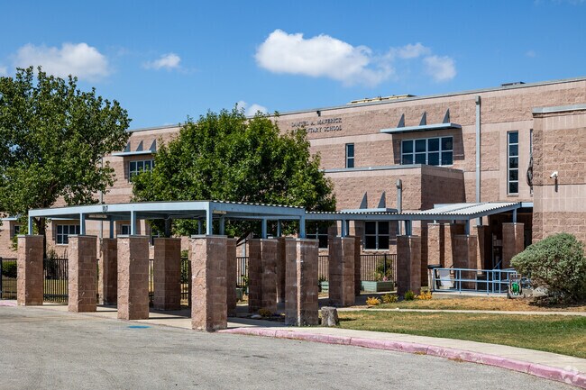 Maverick Elementary School, Rankings & Reviews - Homes.com