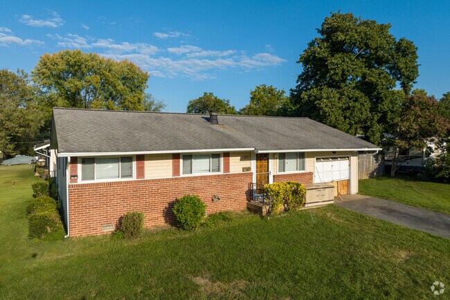 Ranch homes can be found throughout Belmont Bay.