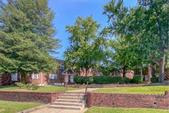 Oxford Gardens managed by Silverstone Properties, Philadelphia, PA 19124 - photo 3