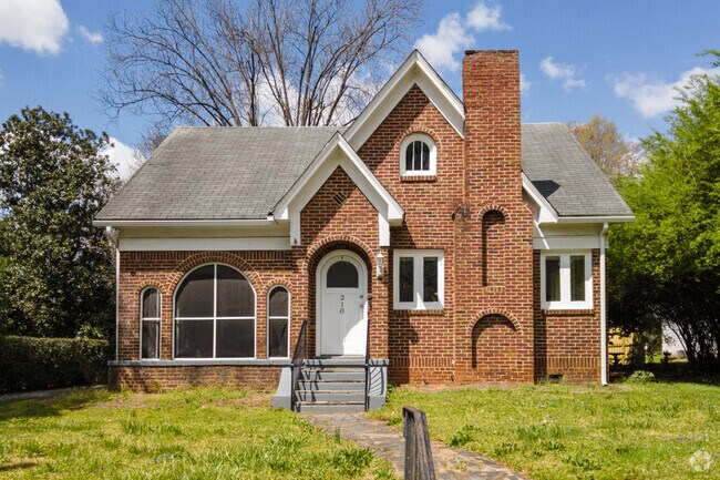 There are several Victorian style homes in Uptown Lexington, NC.
