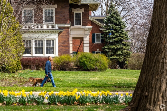 The Piety Hill offers many sidewalks for easy travel around the neighborhood.