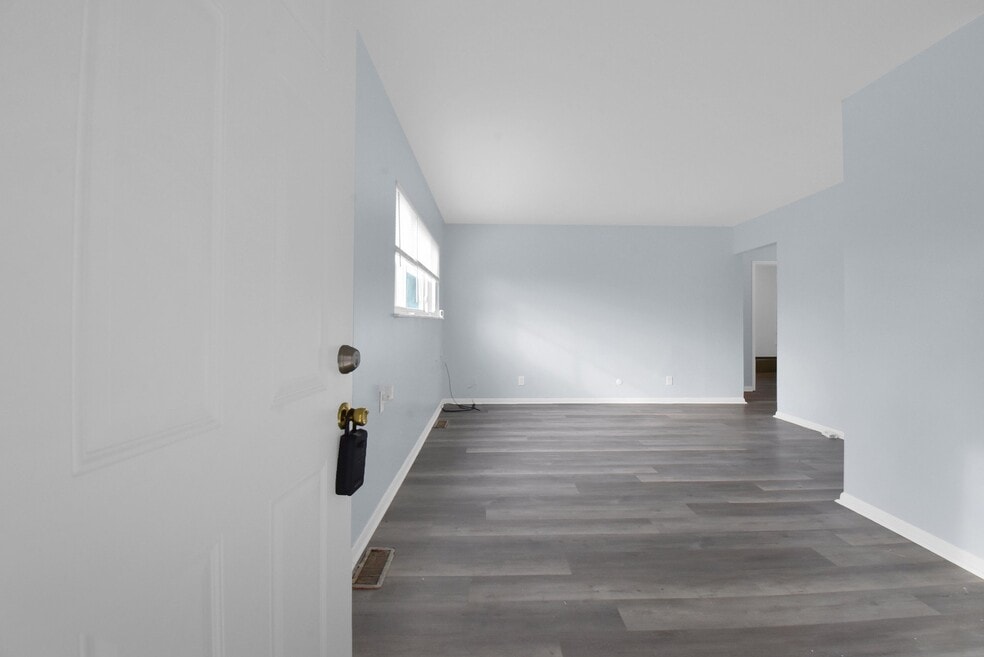 849 Wellington Blvd unit 849, Columbus, OH 43219 - photo 1