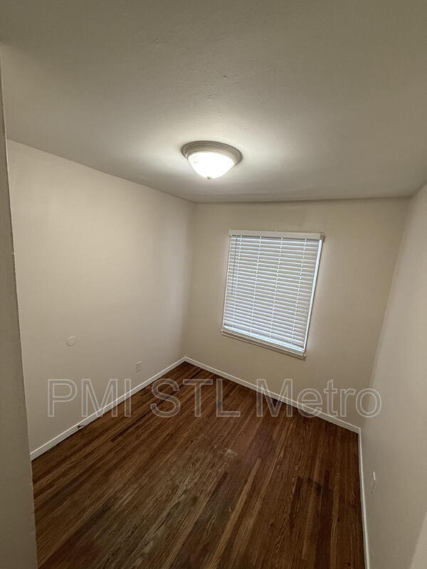 10327 Renfrew Dr, Saint Louis, MO 63137 - photo 6