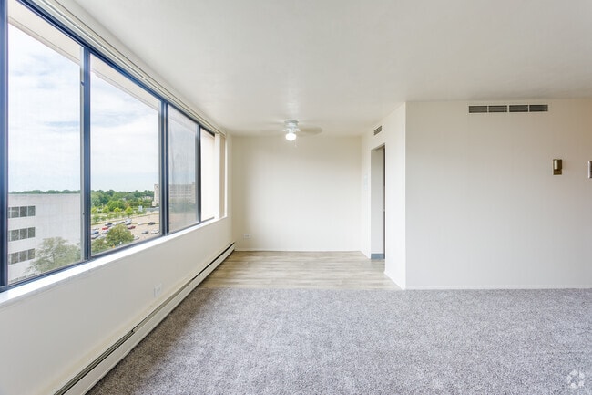 1 BR, 1 BA - The Heatherstone, 770 SF