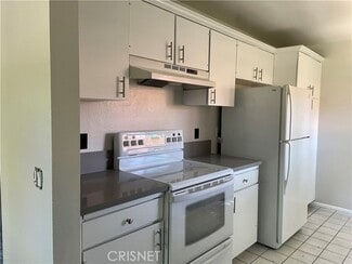 4606 Park Granada Unit 11, Calabasas, CA 91302