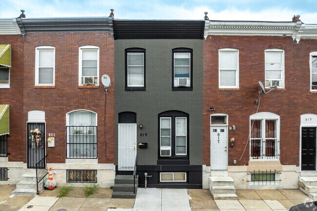 Enjoy a beautiful row home in Ellwood Park.