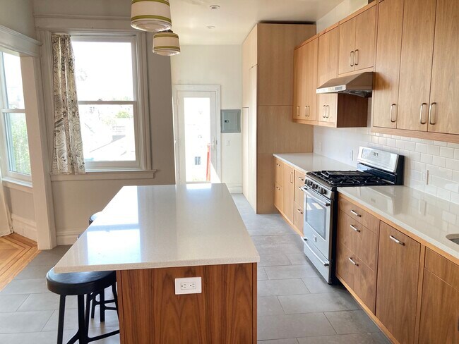924 Potrero Ave unit Top Floor, San Francisco, CA 94110 - photo 2